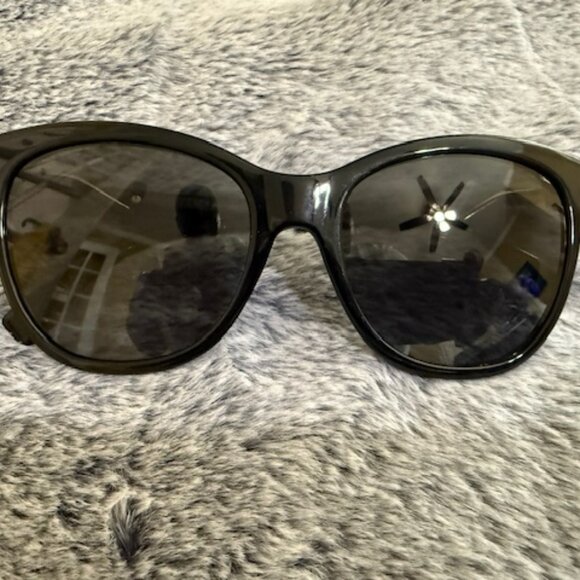 Fendi Sunglasses Black and Gold - Picture 1 of 8